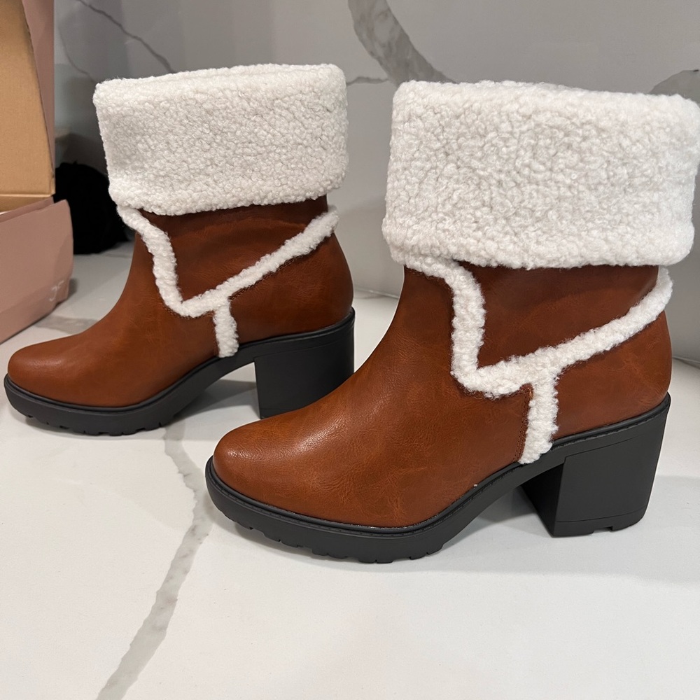 JustFab Brand New Ellie Trim Lug sole Boot Fall shoes size 9.5 - Picture 4 of 13